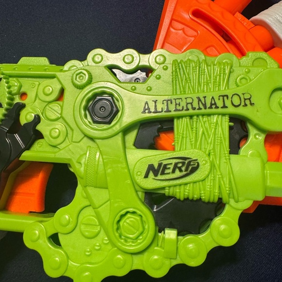 Nerf Zombie strike Alternator Blaster Tested Other Nerf Blasters Listed - Picture 4 of 13